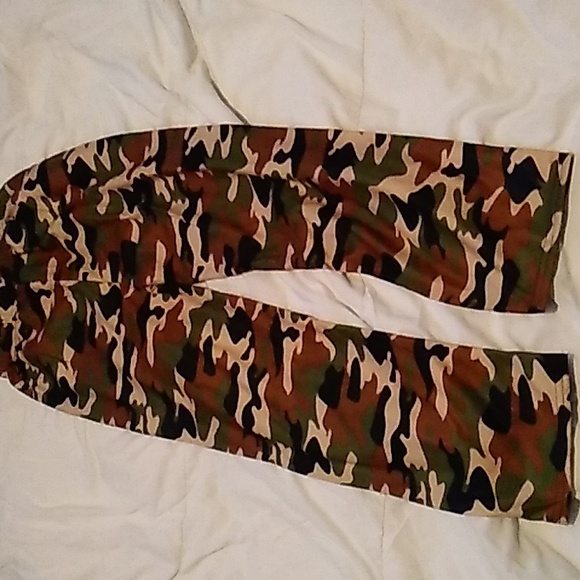 Boys Camo Pajamas Size 12/14 - Picture 6 of 7